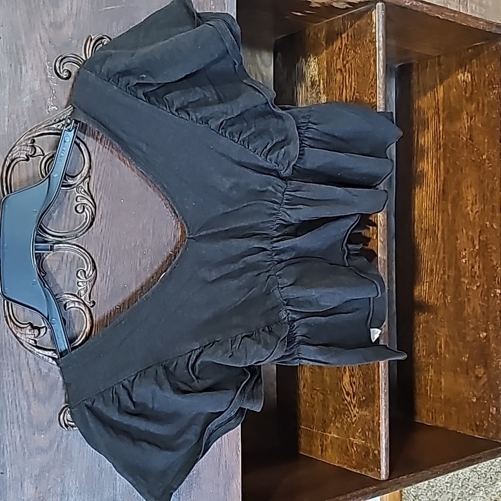 Forever 21 Black Ruffle Top - Picture 3 of 6